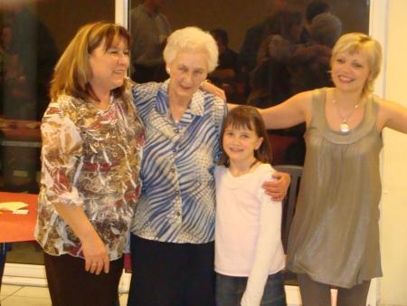 25 février 2008, les 80 ans de ma grand mère maternelle !